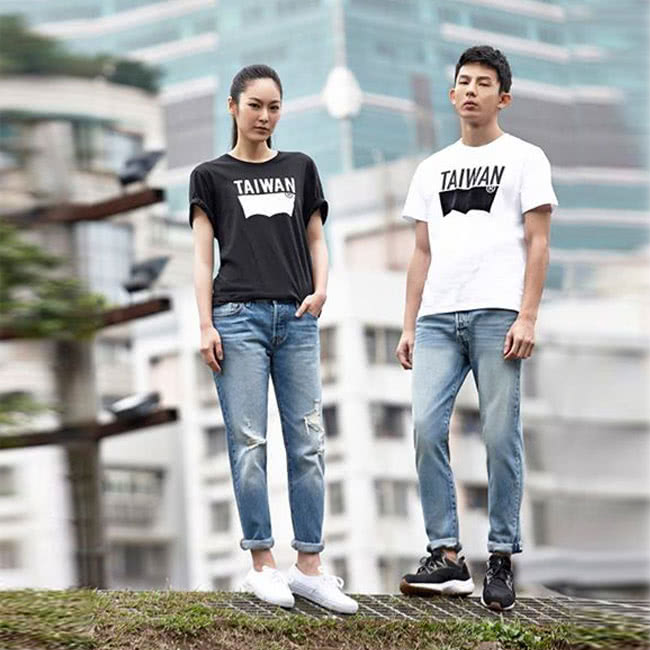 【Levis】獨家限量大無畏TAIWAN Tee 黑-愛台灣熱售中