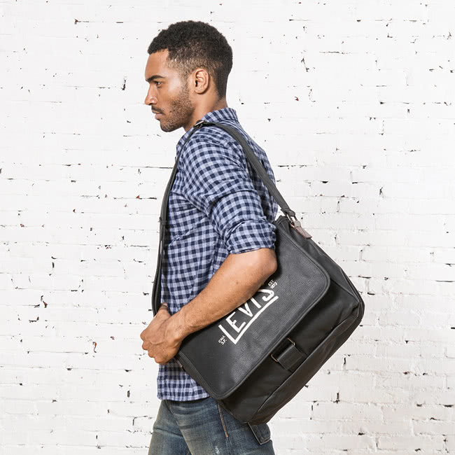 【Levis】男款側背包 / 復古 / 彷舊Logo / 黑色 【Levis】男款側背包 / 復古 / 彷舊Logo / 黑色