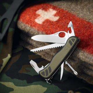 【VICTORINOX瑞士維氏】10用單手開防滑刀殼瑞士刀(綠)