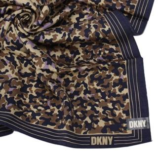 【DKNY】滿版個性迷彩絲質大領巾(深藍)