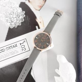 NATURALLY JOJO 莫蘭迪色系 藍寶石水晶玻璃 菱格紋 日期 真皮手錶 灰x玫瑰金框 34mm(JO96993-85R)  NATURALLY JOJO