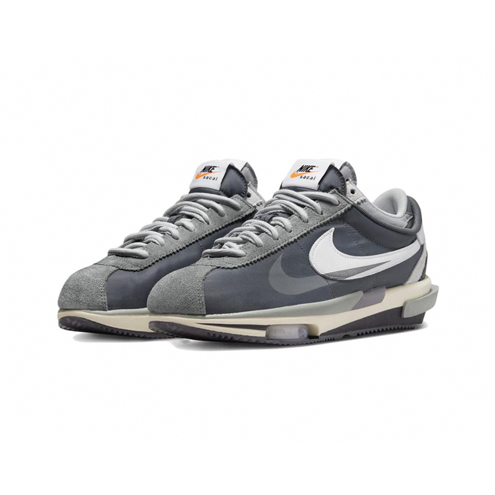 【NIKE 耐吉】Sacai x Nike Cortez 4.0 Iron Grey 復古鐵灰白解構