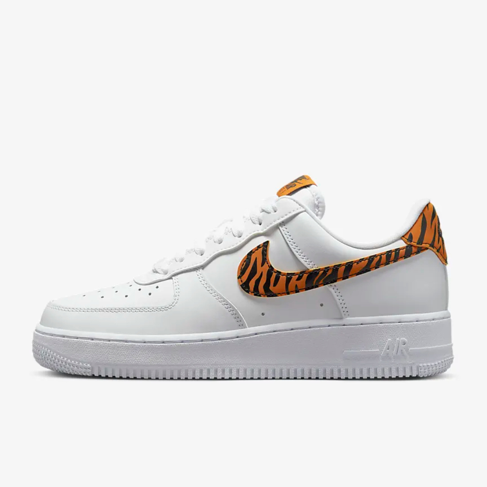 NIKE 耐吉 WMNS AIR FORCE 1 07 白 