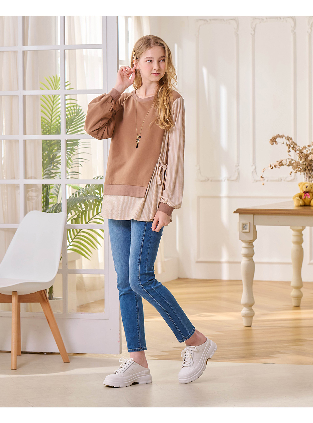 CUMAR 圓領異素材拼接假兩件長袖上衣(藍 深藍 咖/魅力 CUMAR 圓領異素材拼接假兩件長袖上衣(藍 深藍 咖/魅力