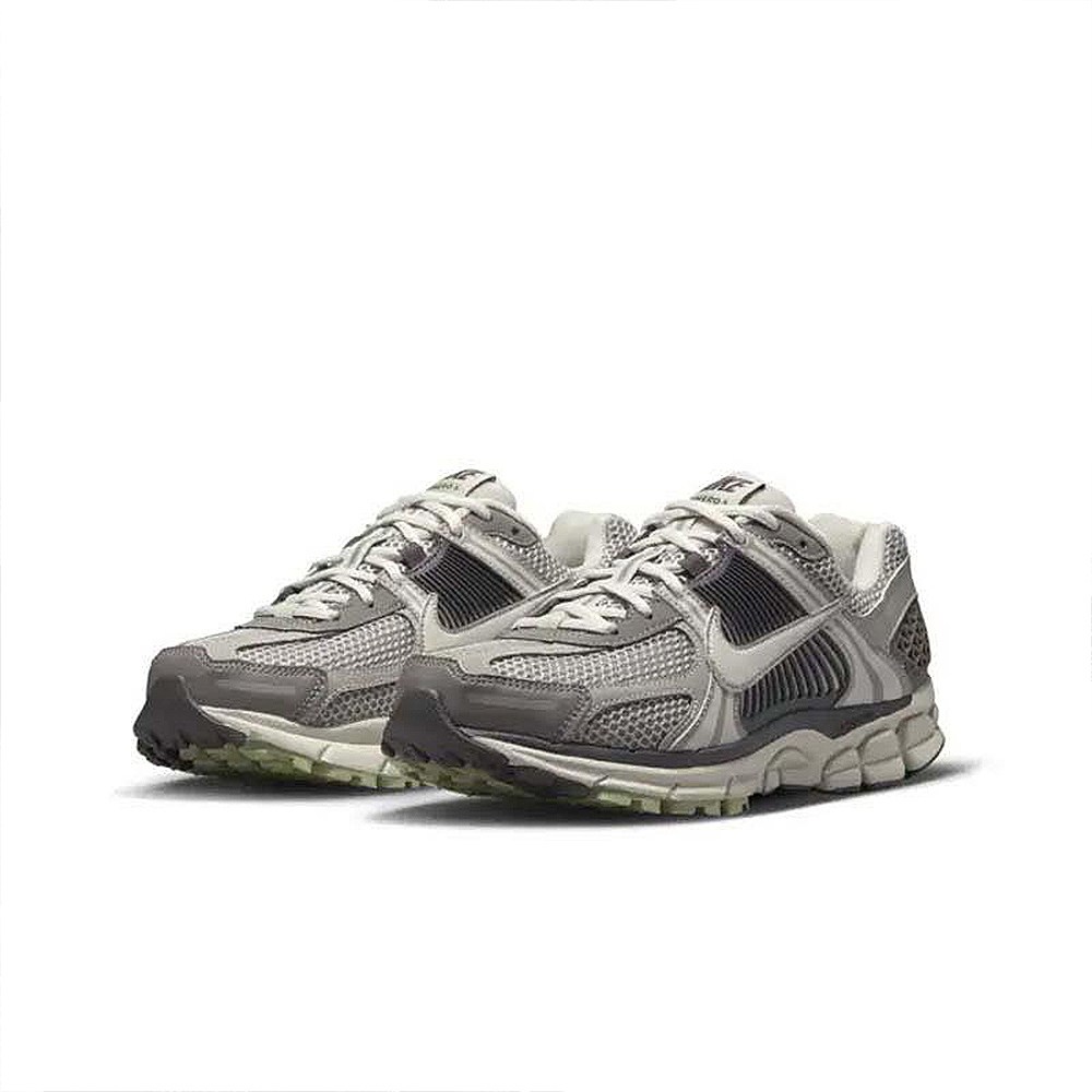 NIKE 耐吉 Nike Air Zoom Vomero 5