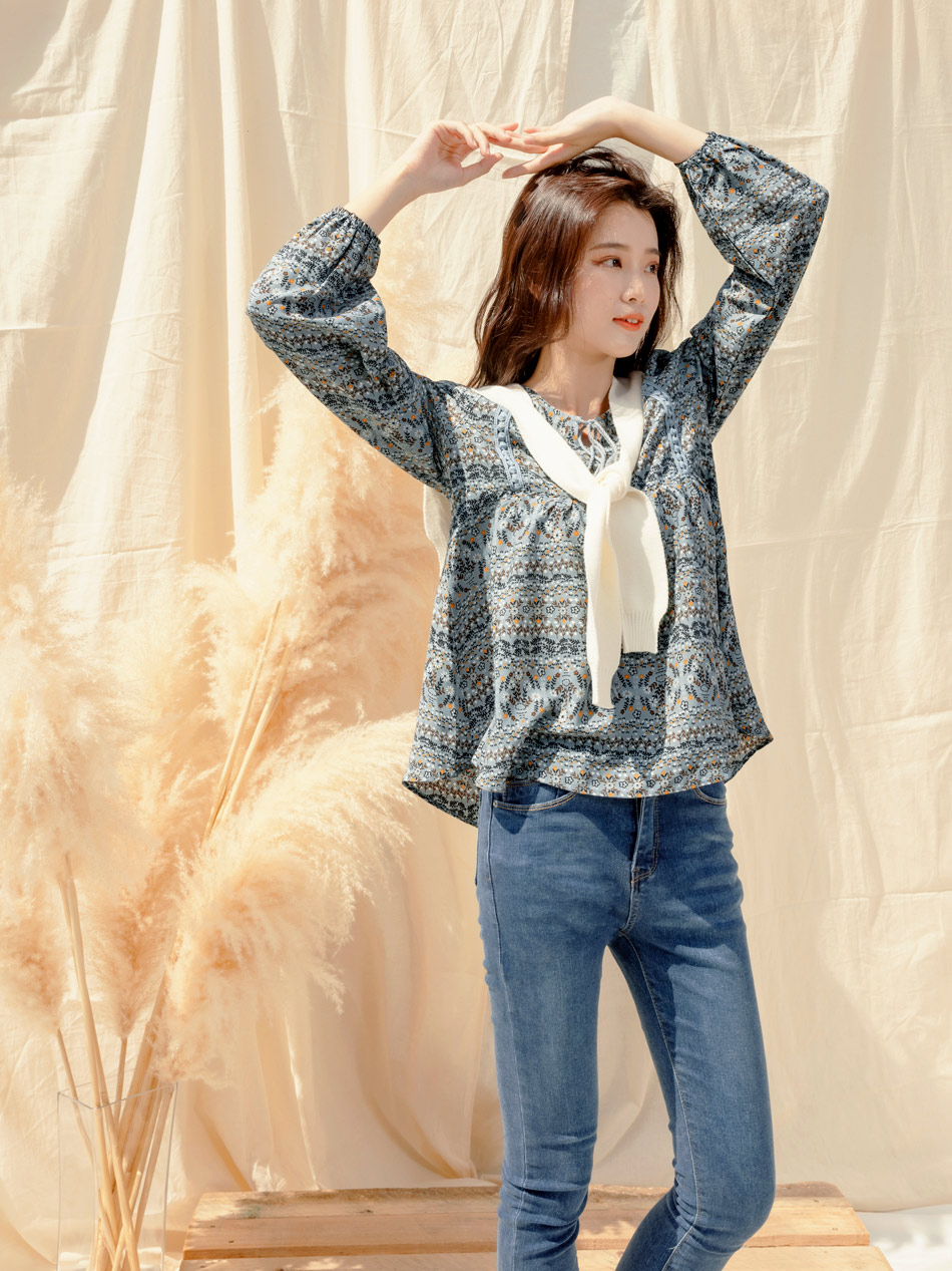 OB 嚴選 綁帶蕾絲織帶度假感碎花傘襬上衣 《AB16273 OB 嚴選 綁帶蕾絲織帶度假感碎花傘襬上衣 《AB16273