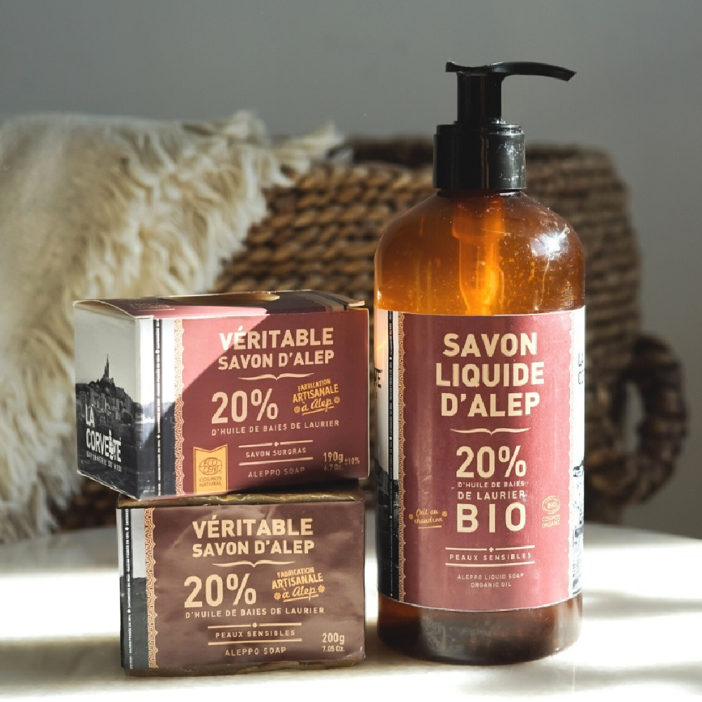 VÉRITABLESAVON DALEP20%ARTISANALE  DE BAIES DE LAURIERSAVON %ALEPPO NATURALVÉRITABLESAVON DALEP20%FABRICATIONARTISANALE DHUILE DE BAIES DE LAURIERPEAUX SENSIBLESALEPPO 200g   SAVONEDALEP20%DHUILE DE BAIESDE LAURIERBIOPEAUX SENSIBLESALEPPO LIQUID