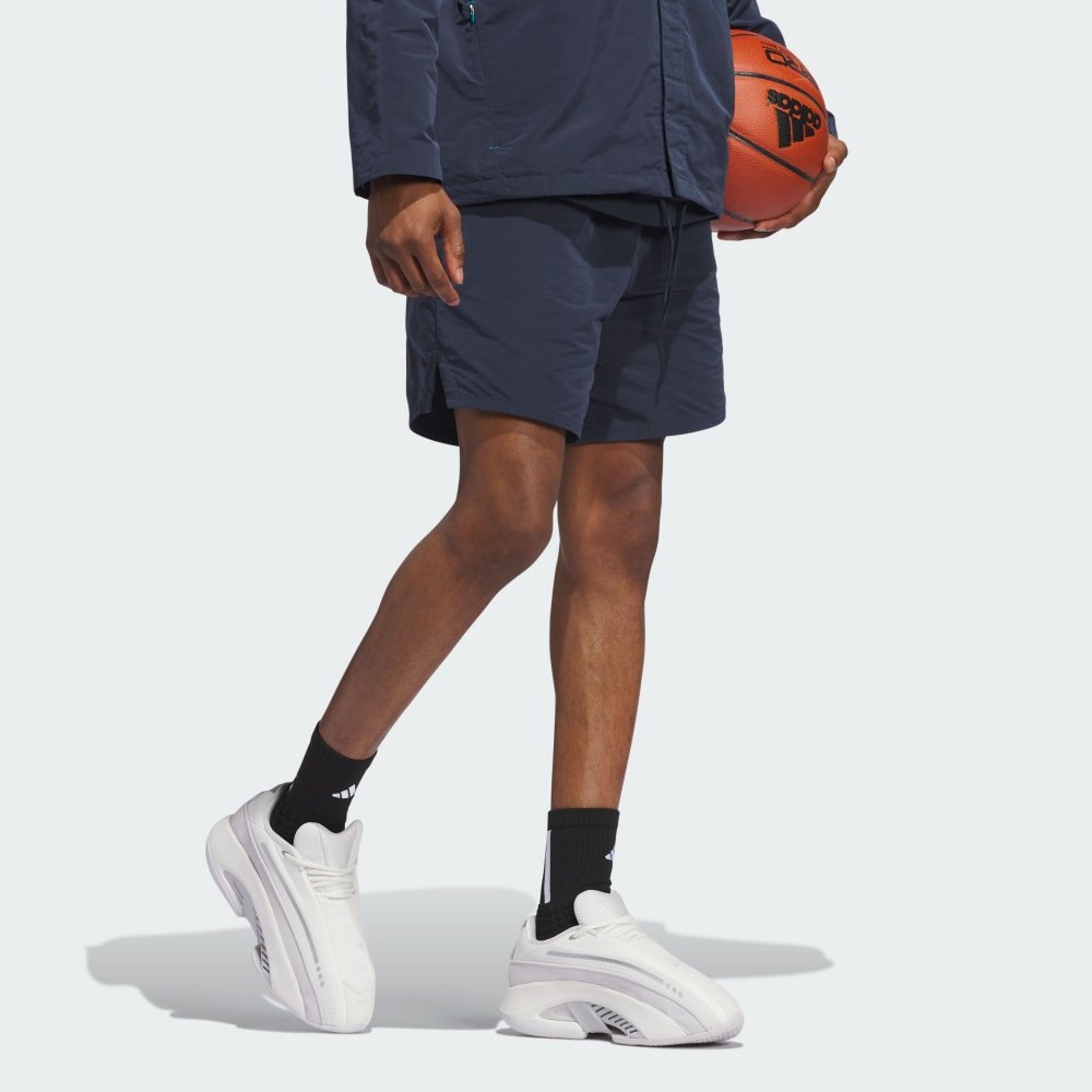 adidas 愛迪達 BASKETBALL 運動短褲(IY0