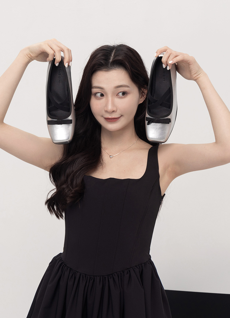 Grace Gift 蝴蝶結交叉細帶芭蕾舞平底娃娃鞋(銀)優