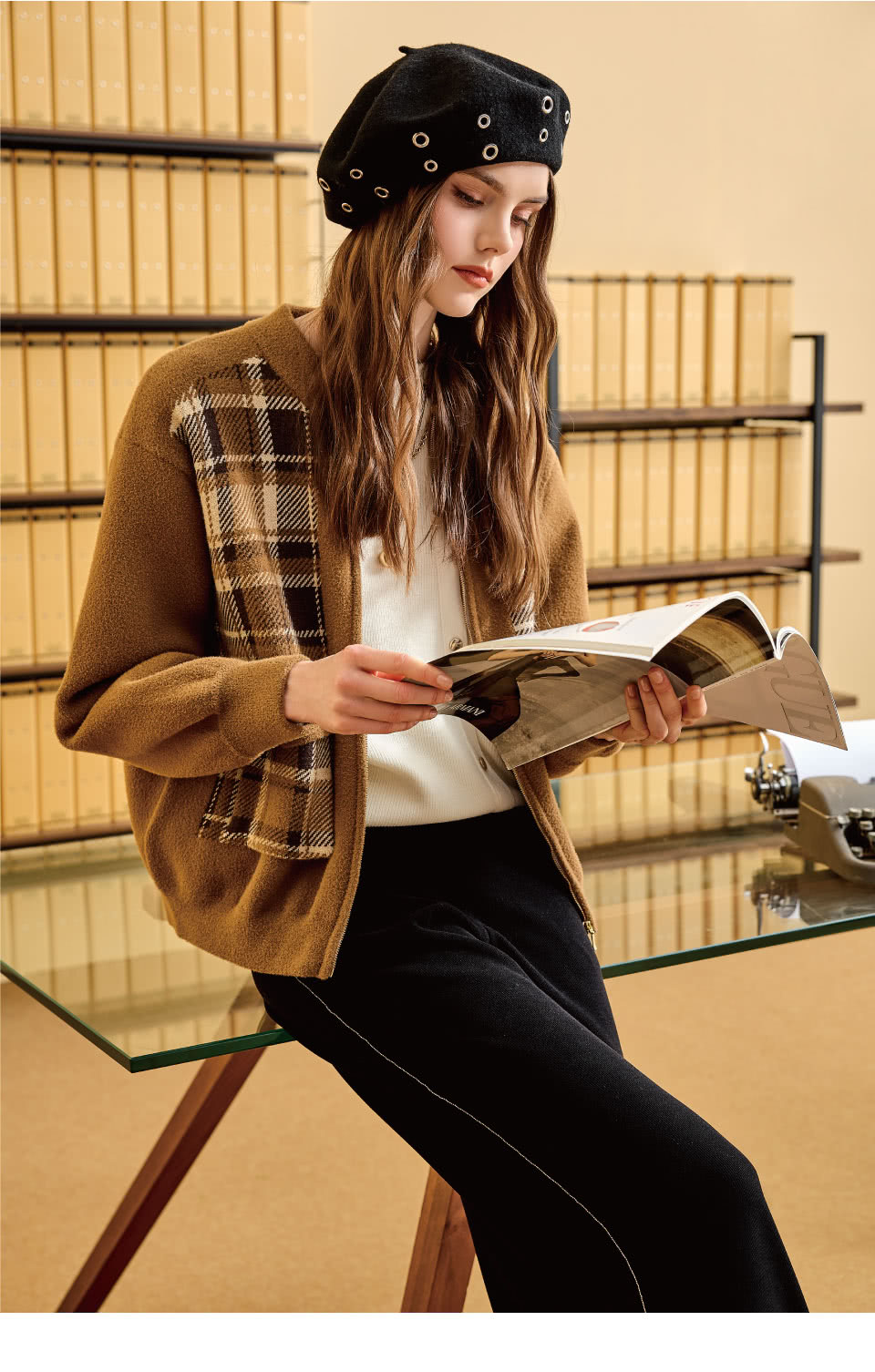 ILEY 伊蕾 落肩格紋針織外套(咖;M-XL;124451 ILEY 伊蕾 落肩格紋針織外套(咖;M-XL;124451