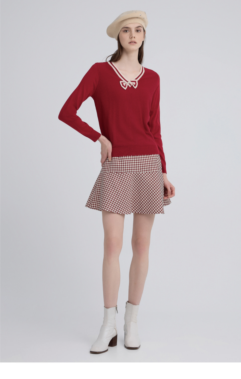 ILEY 伊蕾 蝴蝶結Y字領羊毛針織上衣(紅；M-2L；12