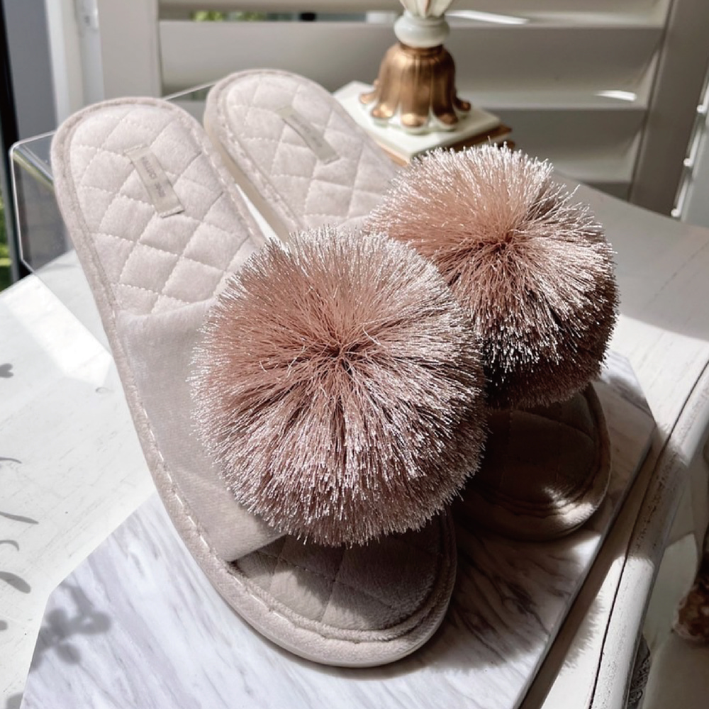 La Felino 羅絲美 絲絨毛球室內拖鞋(C5902)優