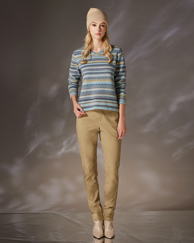 FREE 喀什米爾草木染V領花紋長袖羊絨衫(天空藍/淺紫) 