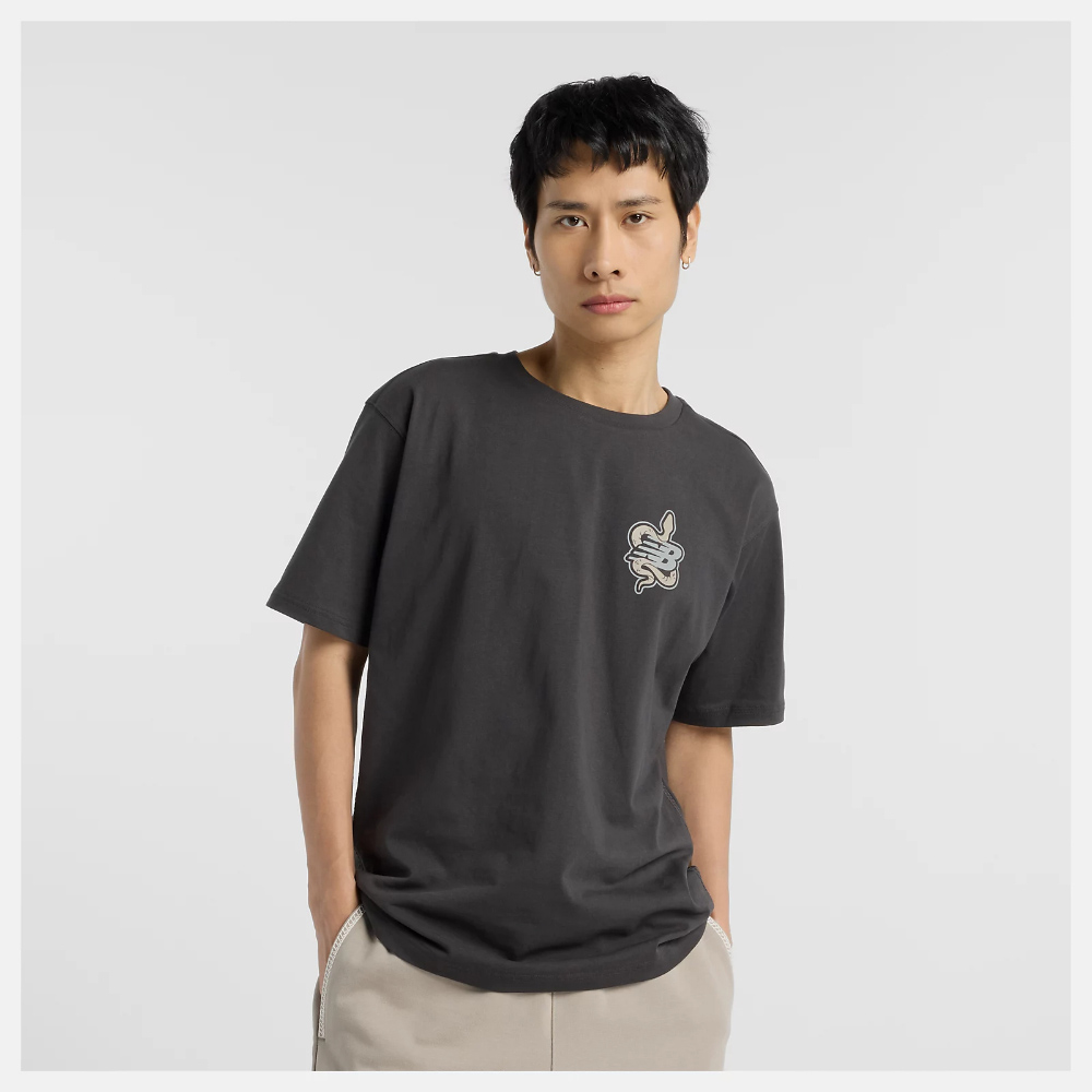 NEW BALANCE NB 短袖上衣 男 CNY新年 美規