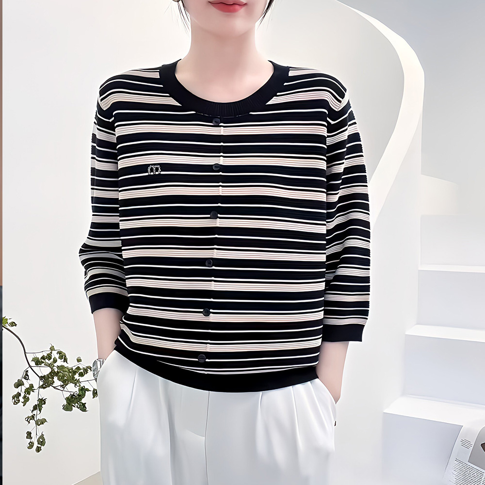 chai yan 采妍 水鑽字母橫條假釦針織半袖上衣(秋冬新