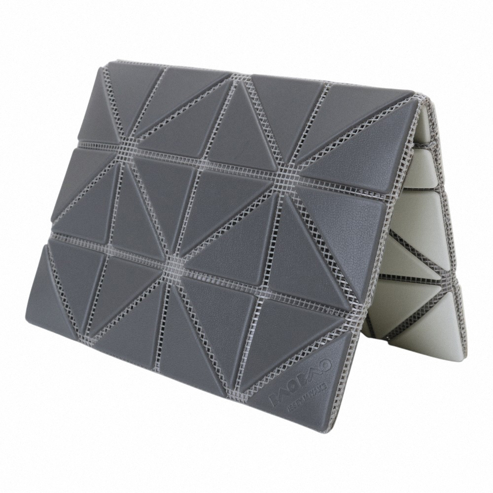 Issey Miyake 三宅一生 ISSEY MIYAKE 三宅一生】幾何方格3x4名片夾(泥灰x奶白)霧面- momo購物