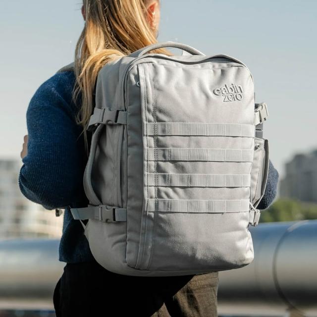 【CabinZero】英國輕旅登機大容量後背包44L 軍用款2.0(防潑水 登山背包 旅行後背包)