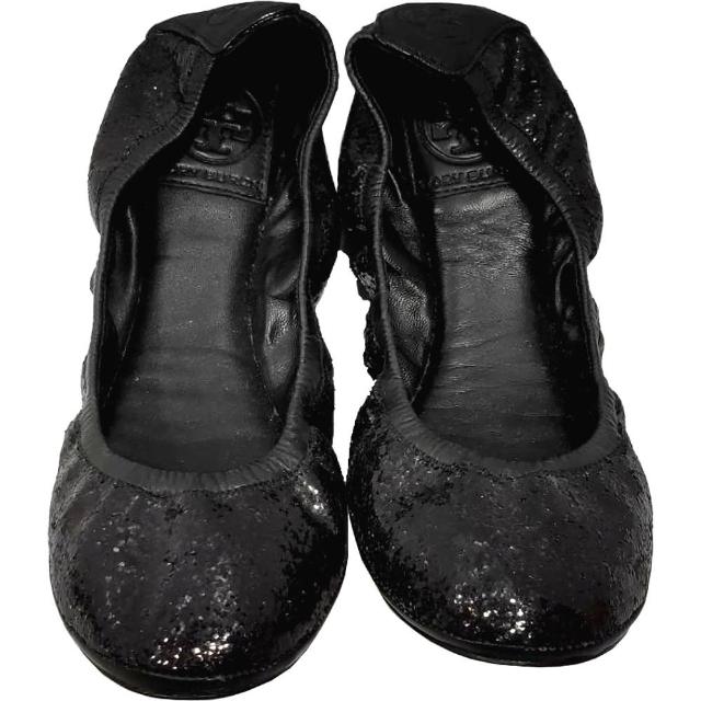 【TORY BURCH】41118506 亮片造型牛皮飾邊平底娃娃鞋(黑色)