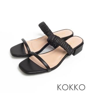【KOKKO 集團】方頭綿羊皮雲朵皺褶一字帶粗跟涼拖鞋(黑色)