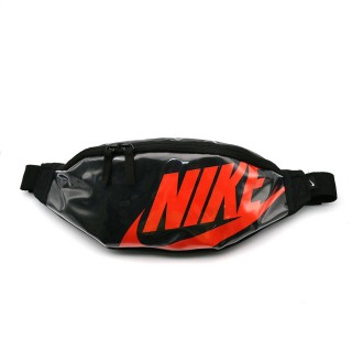 【NIKE 耐吉】腰包 HERITAGE HIP PACK 防水亮皮 男款 女款 黑紅(CK7914010)