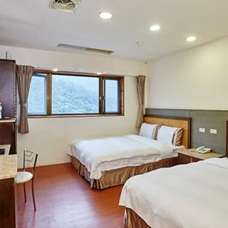 【YOUBON】台東知本泓泉溫泉渡假村1泊2食雙人房住宿券1間含早餐及晚餐(假日+1200)