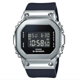 【CASIO 卡西歐】經典5600縮小版 金屬框方形時尚電子錶-銀x黑色錶帶(GM-S5600-1 金屬質感 G-SHOCK)