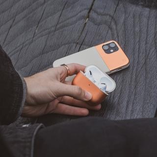 【Atom Studios】AirPods Pro 異材質拼接保護殼 橘棕x沙色(AirPods Pro保護殼)