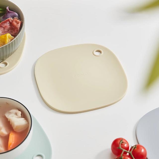 【ecoco】2入 莫蘭迪矽膠隔熱墊 平滑易清洗 食品級安全防燙耐熱 防水止滑墊 掛式廚房鍋墊杯墊餐墊