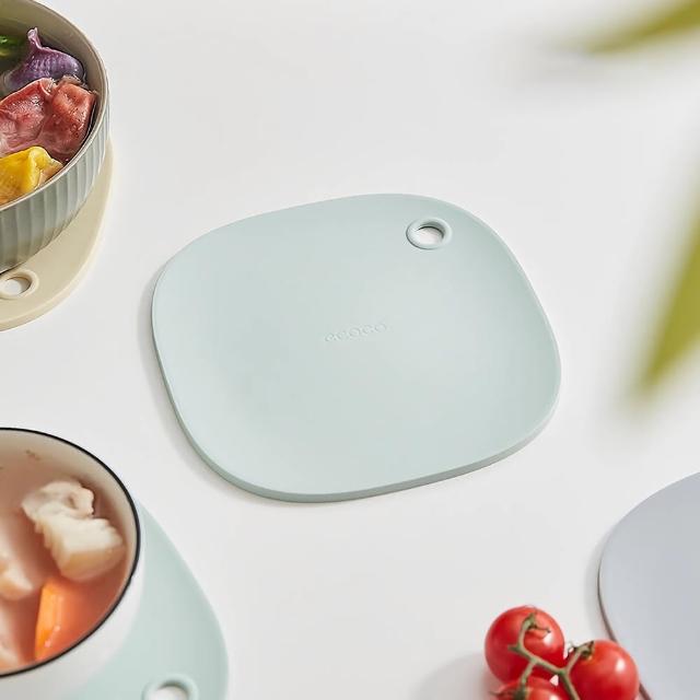 【ecoco】2入 莫蘭迪矽膠隔熱墊 平滑易清洗 食品級安全防燙耐熱 防水止滑墊 掛式廚房鍋墊杯墊餐墊