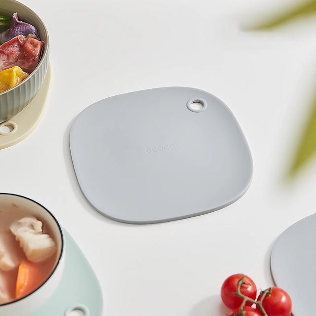 【ecoco】2入 莫蘭迪矽膠隔熱墊 平滑易清洗 食品級安全防燙耐熱 防水止滑墊 掛式廚房鍋墊杯墊餐墊
