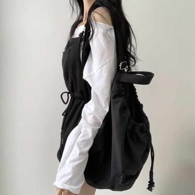 【D.studio】韓版休閒百搭收腰寬鬆背帶短褲(長袖上衣 女裝 衣服 寬鬆上衣 冬裝 長袖t恤 素T S140)