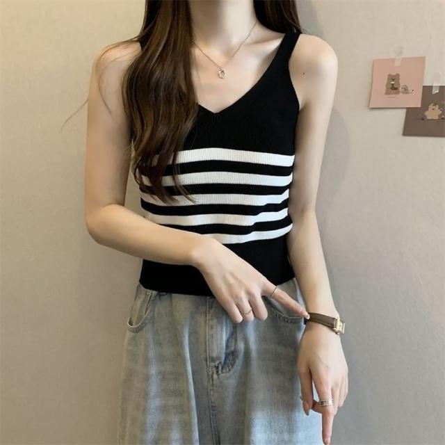 【D.studio】氣質V領小心機針織背心(上衣 小可愛 女裝 衣服 短版上衣 短板上衣 V330)