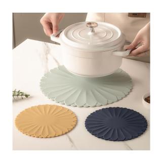 【zozo】2入組 花朵矽膠隔熱墊18cm(滑墊 止滑墊 餐墊 防燙墊 廚房)