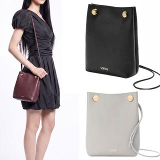 【LOEWE 羅威】Anagram Pebble 新版 雙卵石金壓紋小牛皮肩 斜背骰子包(多色 真皮 隨身小包 側背包)
