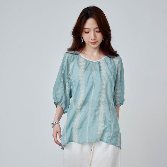 【OB 嚴選】度假圖騰刺繡V領後綁帶上衣 《AB21172》 適 2L~5L